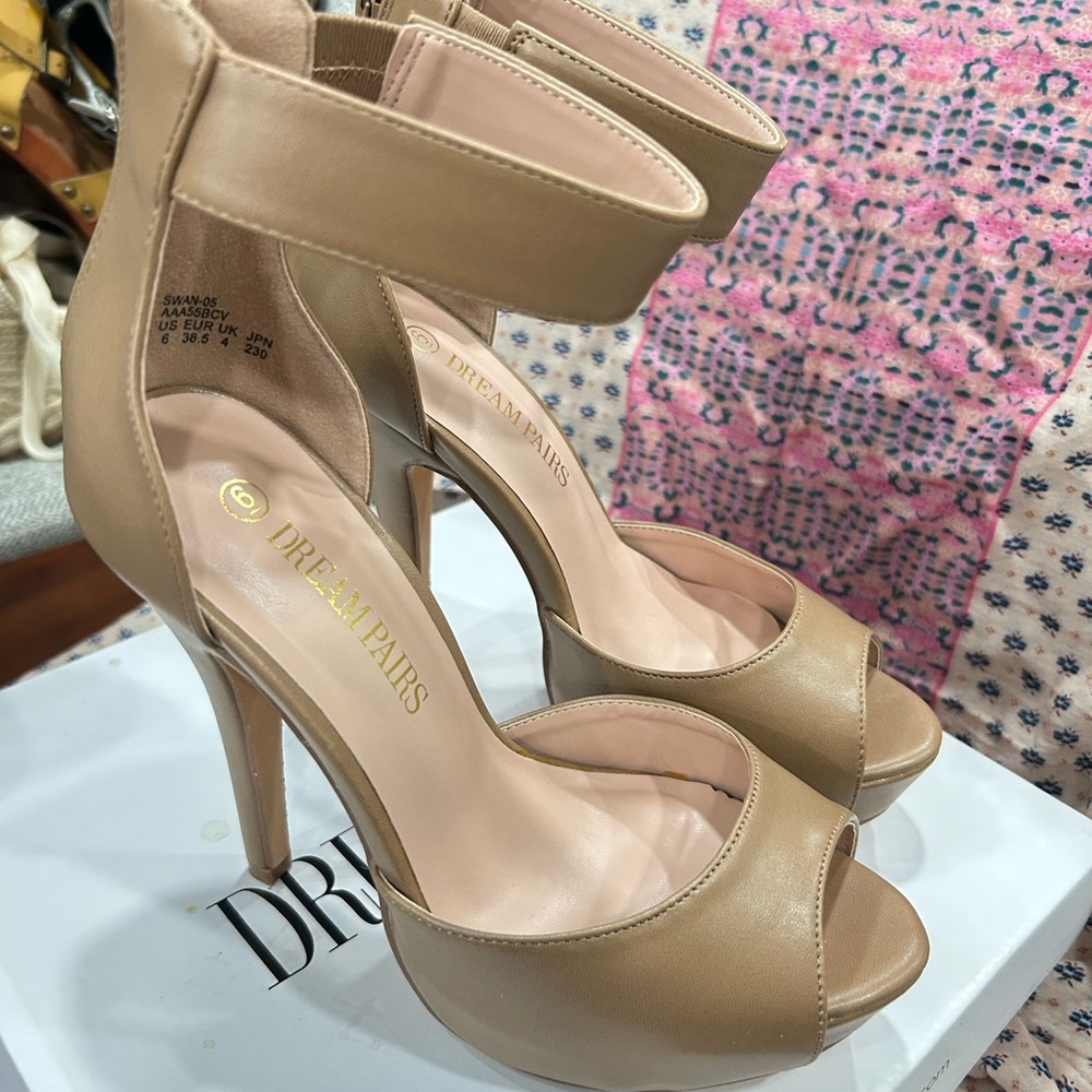 Dream Pairs Women's Tan Heels